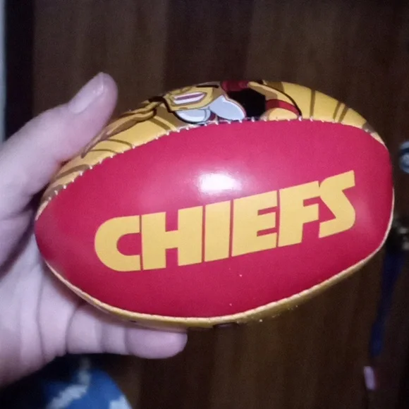 Kansas City Chiefs Rusher Mini Football 🏈 - Picture 4 of 8
